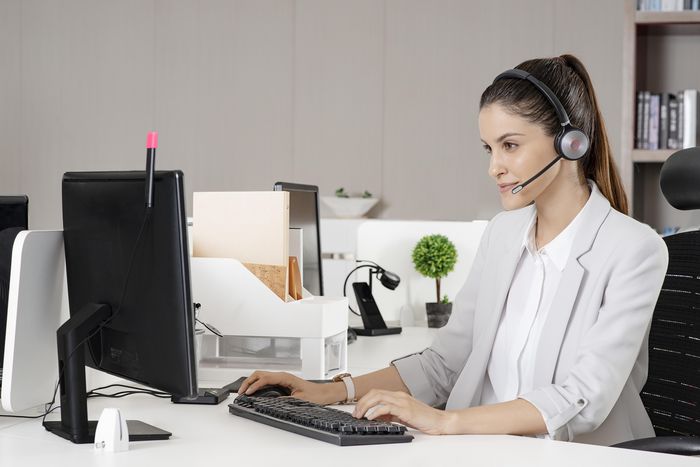 Yealink BLT60 Busylight: Your "Do Not Disturb" Sign for the Modern Office